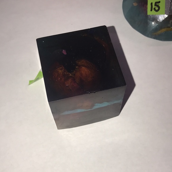 Epoxy Cube with rose 🌹 and posh heart ♥️ - Picture 3 of 6